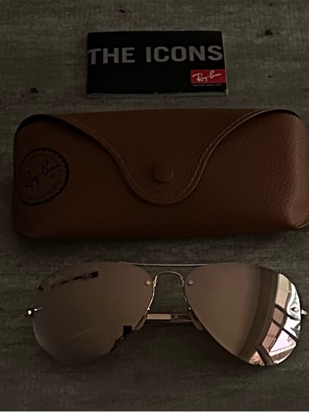 Ray-Ban Aviator Sunglasses with Gold detals and Brown Mirrored Lenses